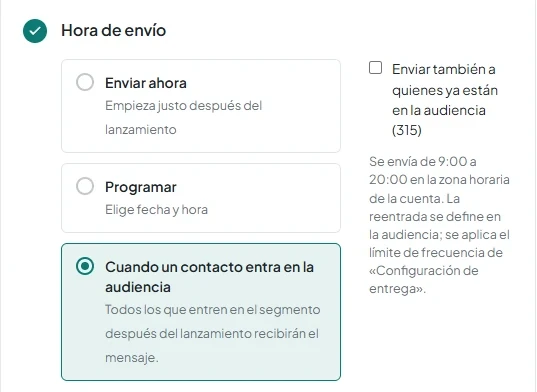 Sección «Hora de envío» con la opción «Cuando un contacto entra en la audiencia» seleccionada.