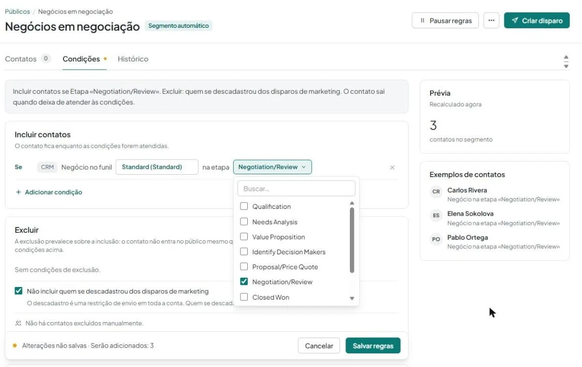 Condições do segmento automático: «Negócio no funil Standard (Standard), na etapa Negotiation/Review», com a lista de etapas aberta e o bloco «Prévia» visível.