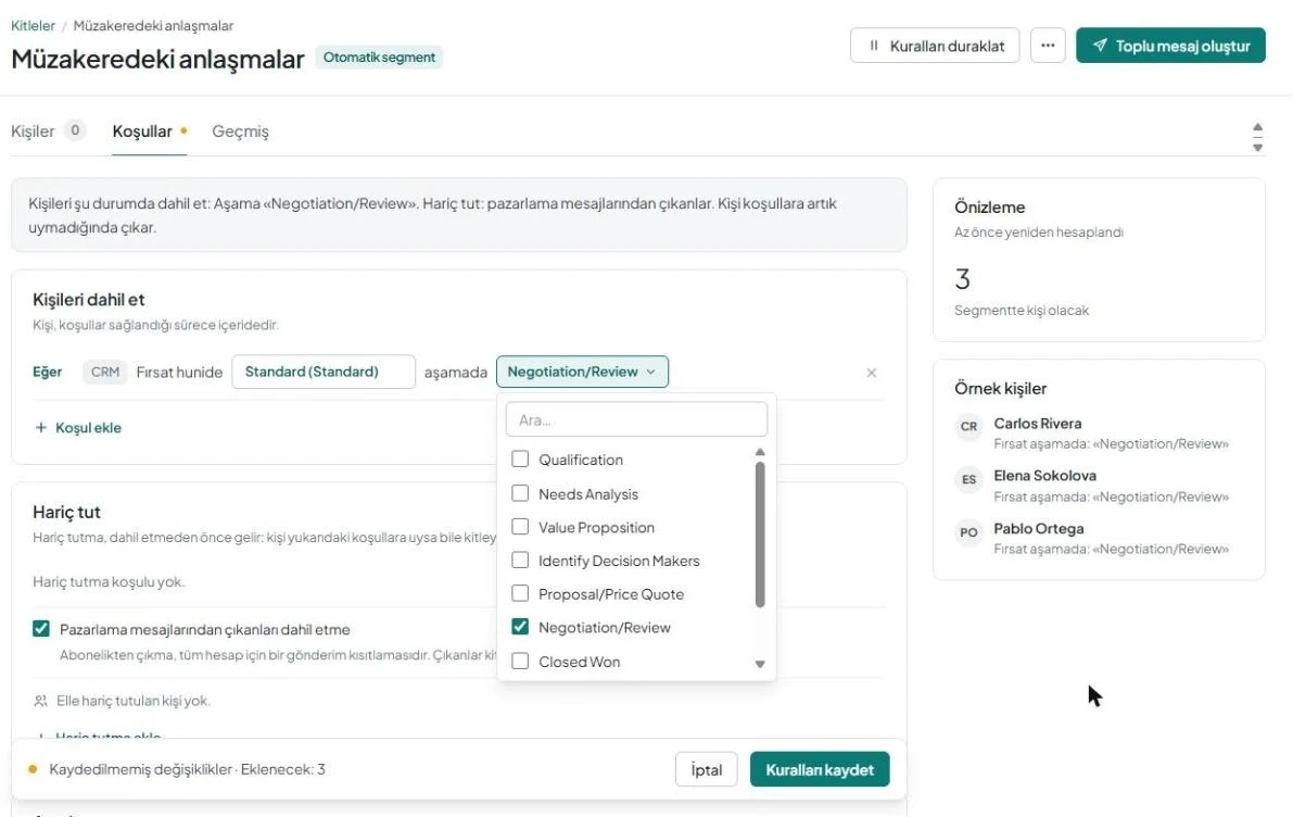 Otomatik segment koşulları: «Standard (Standard) hunisinde Negotiation/Review aşamasındaki satış fırsatı». Aşama listesi açık, «Önizleme» bölümü görünüyor.